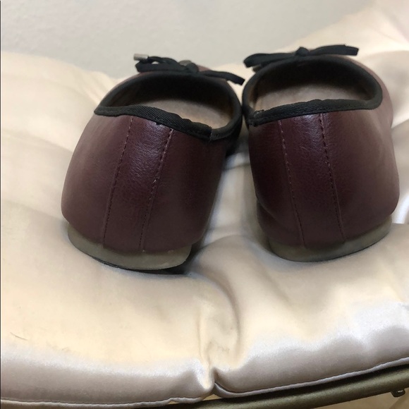 G.H. Bass & Co maroon leather flats - Picture 4 of 4